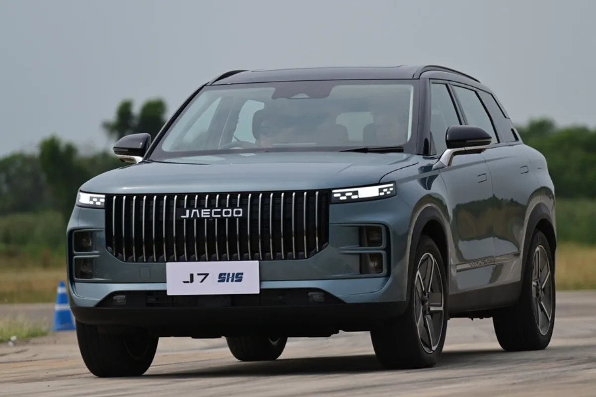 Mitsubishi xForce_11zon (1)